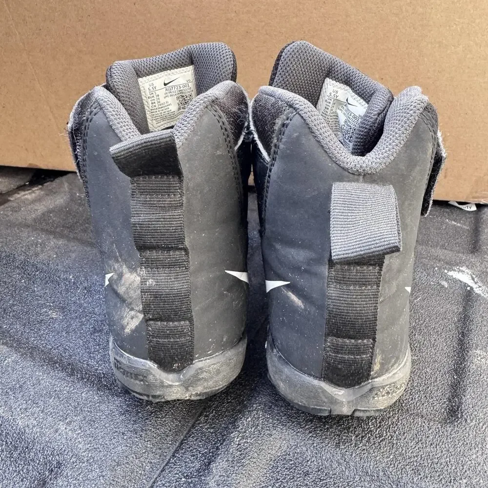NIKE Force Savage Shark 2 Football Cleats Youth 5.5Y Black White AQ7723-001‎